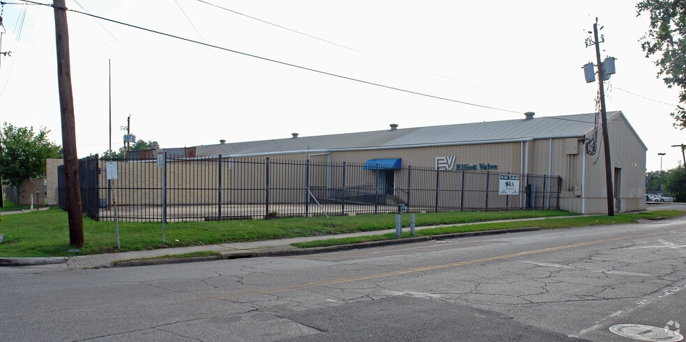 More Photos Of 5437 Clay St, Houston Warehouse For Sale