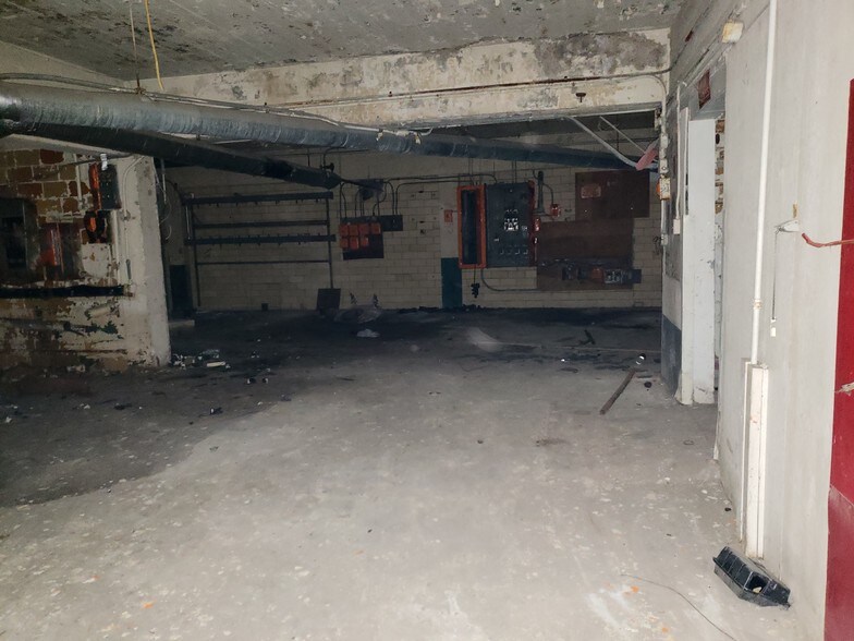 More Photos Of 14707 Dexter Ave, Detroit Warehouse For Sale