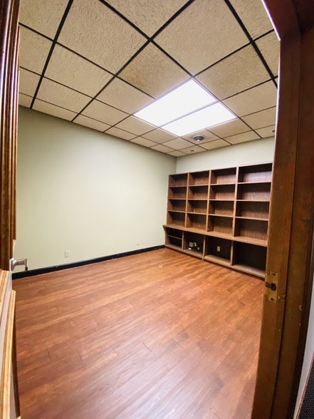 More Photos Of 1108 Olive St, Saint Louis Office For Sale