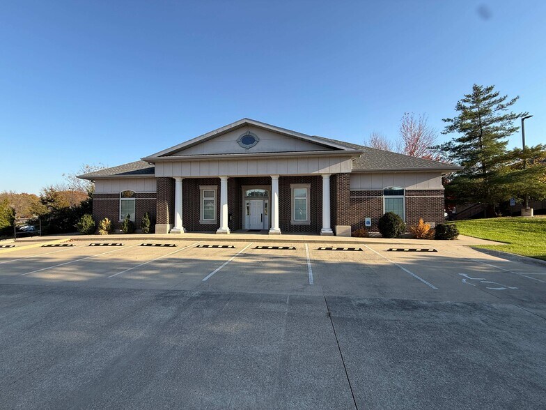 Primary Photo Of 4125 Glass Rd NE, Cedar Rapids Office For Sale