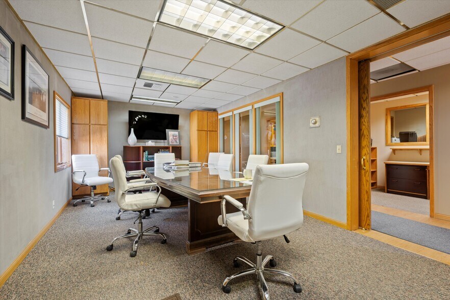 More Photos Of 100 E Broadway Ave, Moses Lake Office For Sale