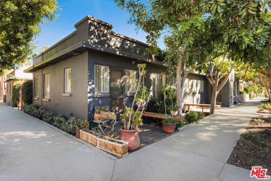 More Photos Of 1520 Andalusia Ave, Venice Apartments For Sale