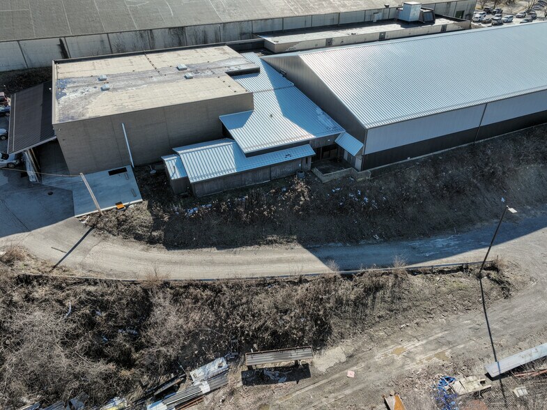 More Photos Of 1 Racquet Ln, Monroeville Sports And Entertainment For Lease