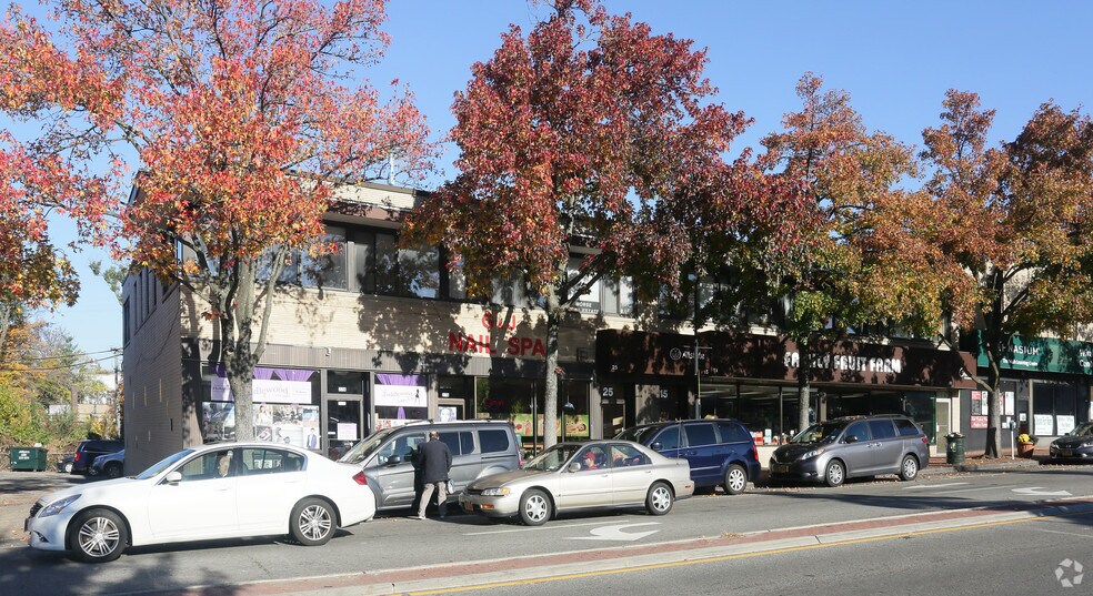 More Photos Of 25-27 Great Neck Rd, Great Neck Storefront Retail Office For Lease