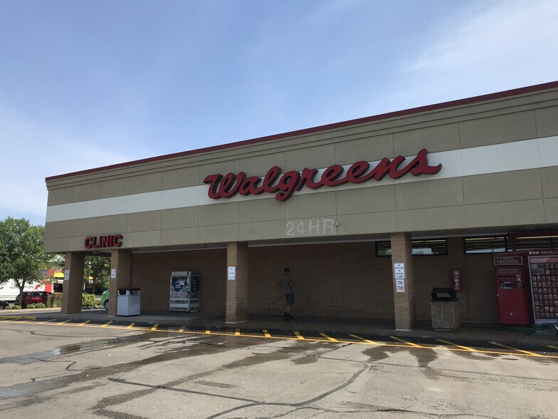 More Photos Of 7510-7574 N Western Ave, Chicago Unknown For Lease