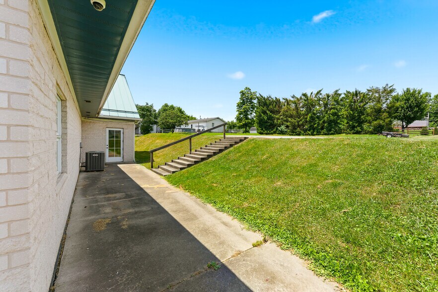 More Photos Of 1703 Locust Ave, Fairmont Medical For Sale