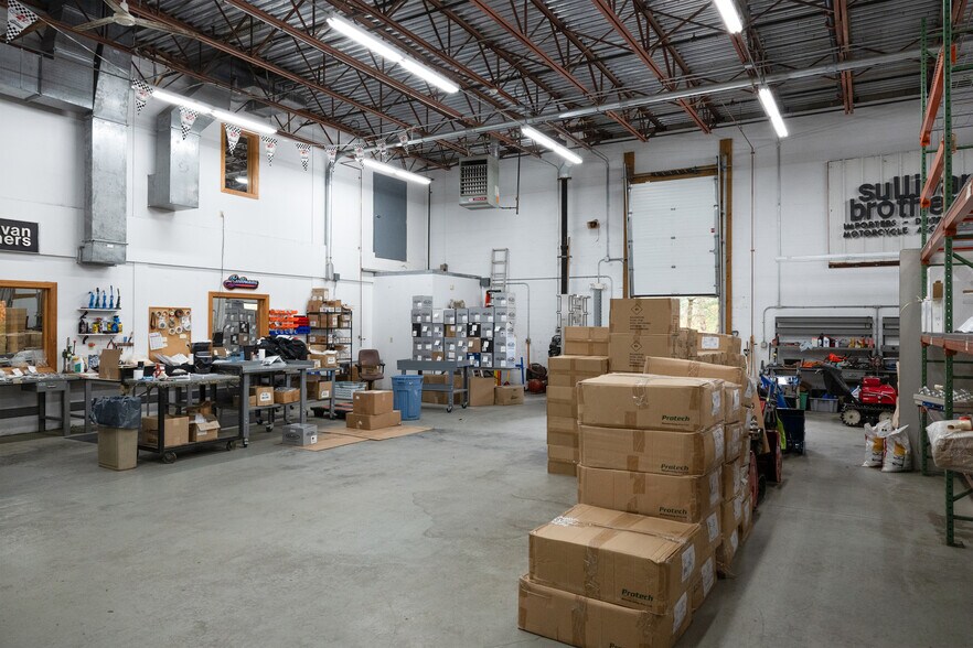 More Photos Of 121 Franklin St, Hanson Manufacturing For Sale