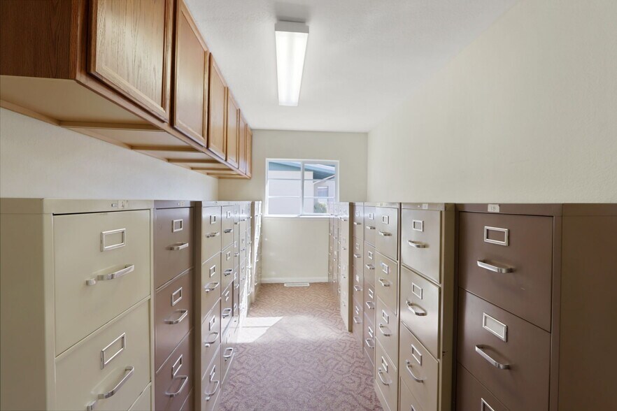 More Photos Of 70 Railroad Ave, Danville Office For Sale