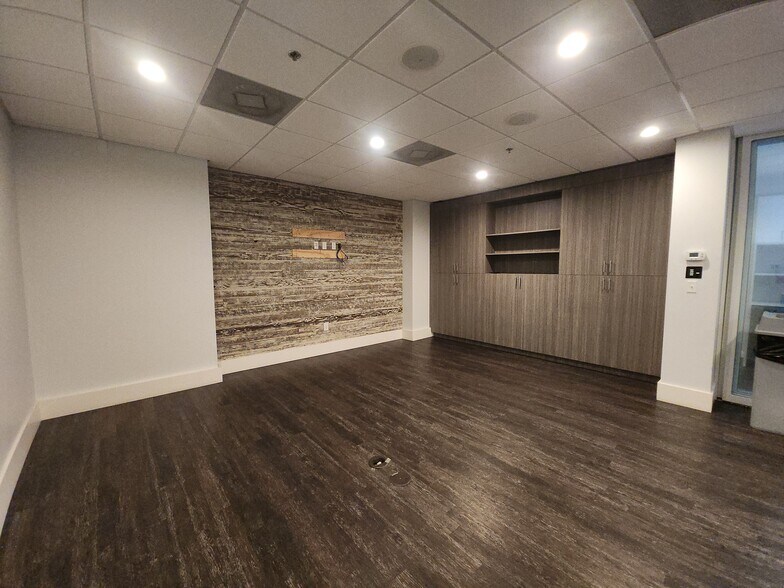 More Photos Of 320 1st St N, Jacksonville Beach Office Residential For Sale