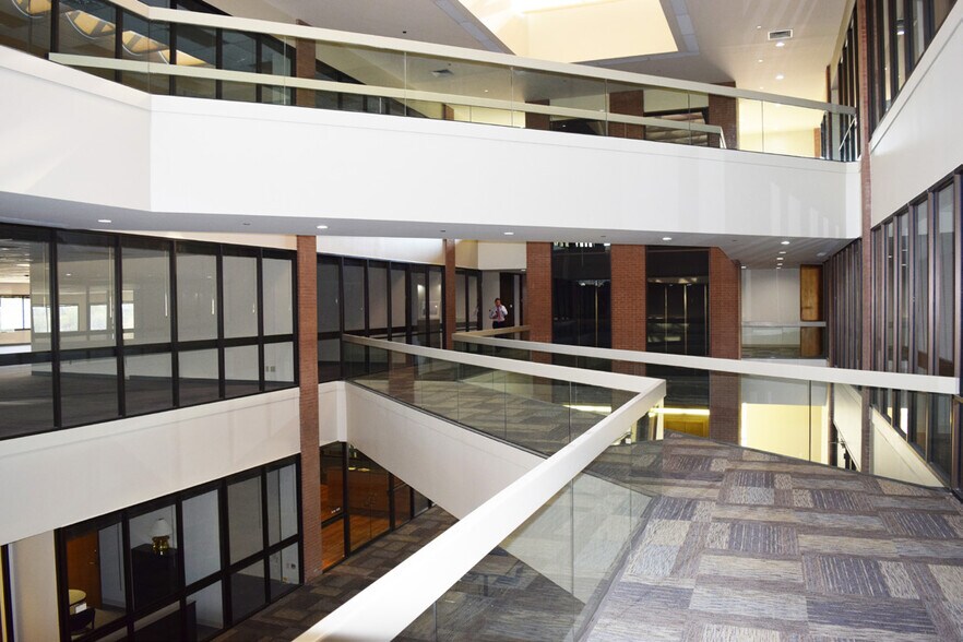 More Photos Of 1400 Corporate Dr, Irving Office For Lease