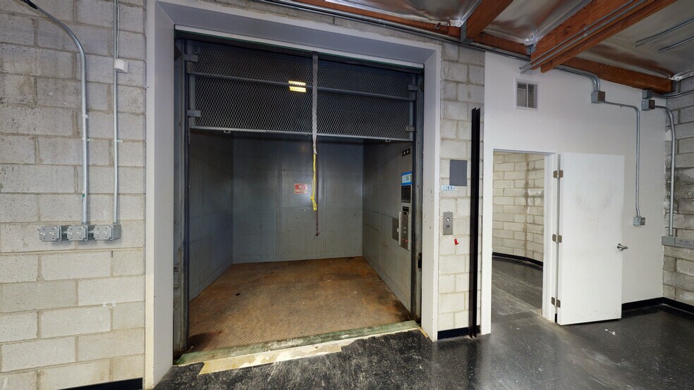 More Photos Of 6151-6159 Santa Monica Blvd, Los Angeles Showroom For Lease