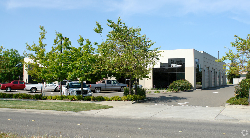 Primary Photo Of 5793 Skylane Blvd, Windsor Warehouse For Lease