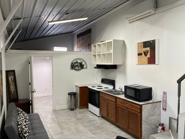 More Photos Of 2213 Ellis Dr, Rosharon Warehouse For Sale