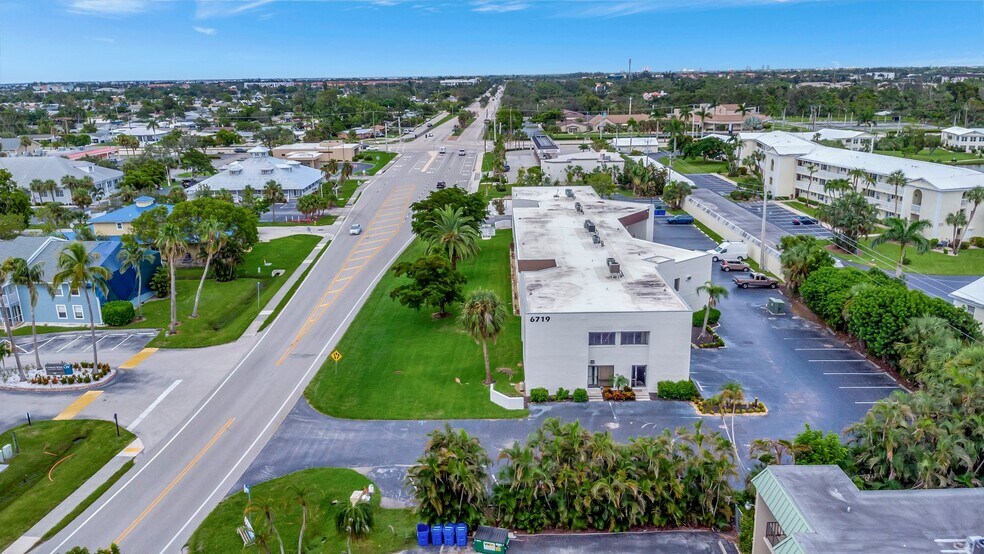 More Photos Of 6719 Winkler Rd, Fort Myers Office For Lease