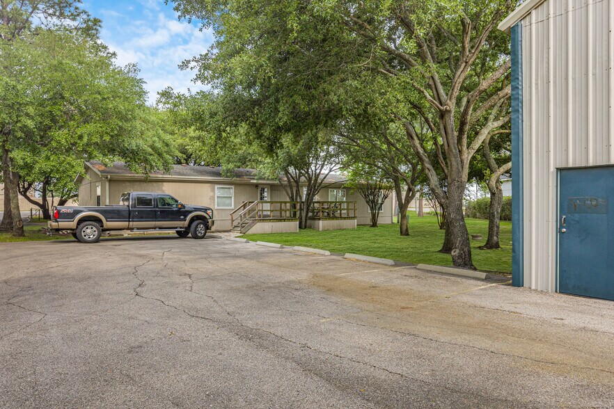 More Photos Of 9949 Clodine Rd, Richmond Office For Sale