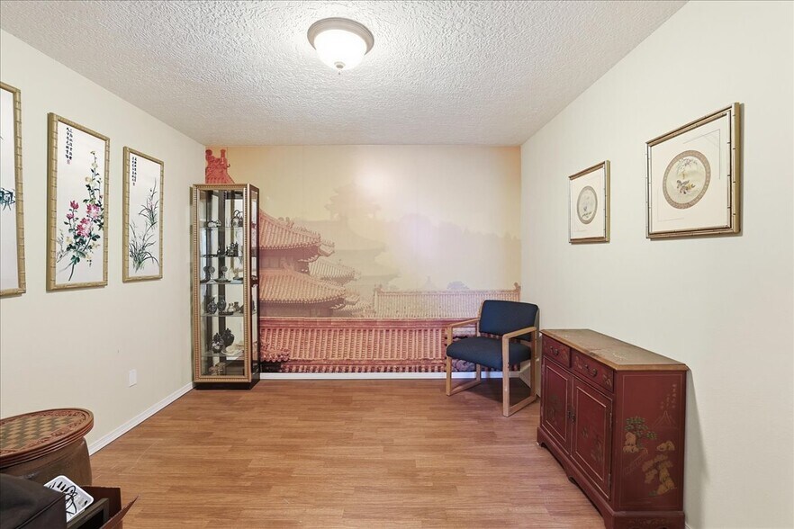 More Photos Of 198 W Marydale Ave, Soldotna Medical For Sale