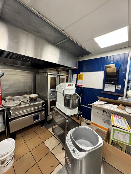 More Photos Of 382-388 W Broadway, Vancouver Storefront For Lease