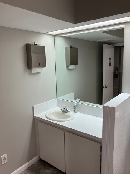 More Photos Of 400 9th Ave S, Safety Harbor Unknown For Lease