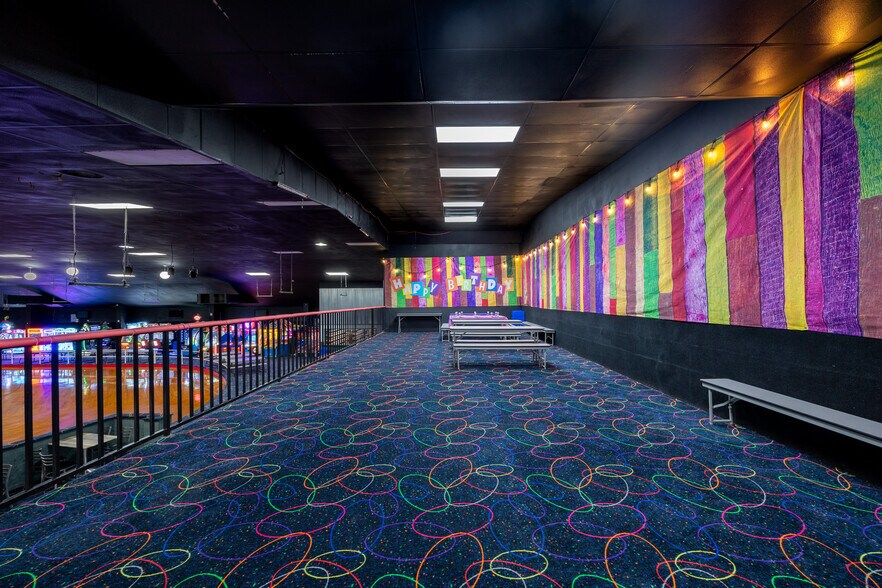 More Photos Of 357 NW Hall Of Fame Dr, Lake City Skating Rink For Sale
