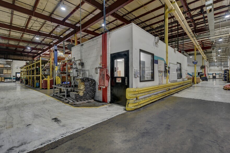 More Photos Of 1901 Longwood Dr, Brenham Manufacturing For Sale