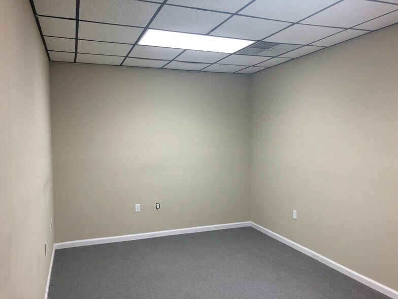 More Photos Of 3707 Fatta Dr, Dickinson Medical For Lease