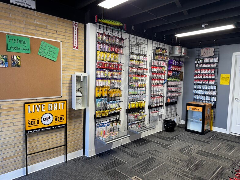 More Photos Of 121 S State St, Belvidere Flex For Sale