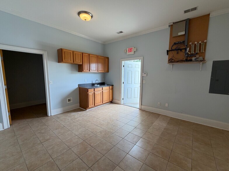 More Photos Of 20 Townlee Ln, Lugoff Office For Lease