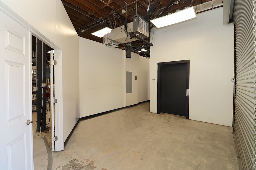 More Photos Of 2614 Crenshaw Blvd, Los Angeles Loft Creative Space For Lease
