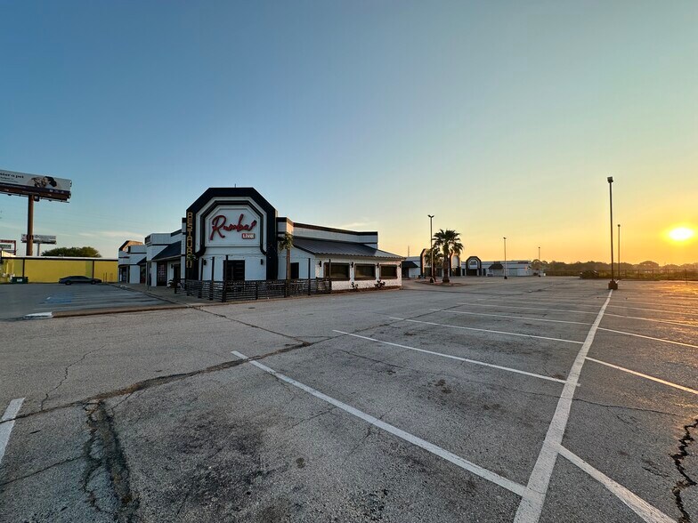 More Photos Of 5920 Highway 6 N, Houston General Retail For Sale