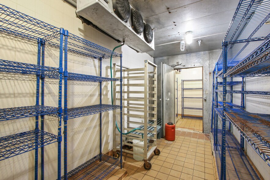 More Photos Of 1433 Wilshire Blvd, Santa Monica Restaurant For Lease