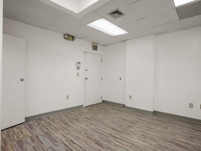 More Photos Of 3180 Main St, Bridgeport Medical For Lease