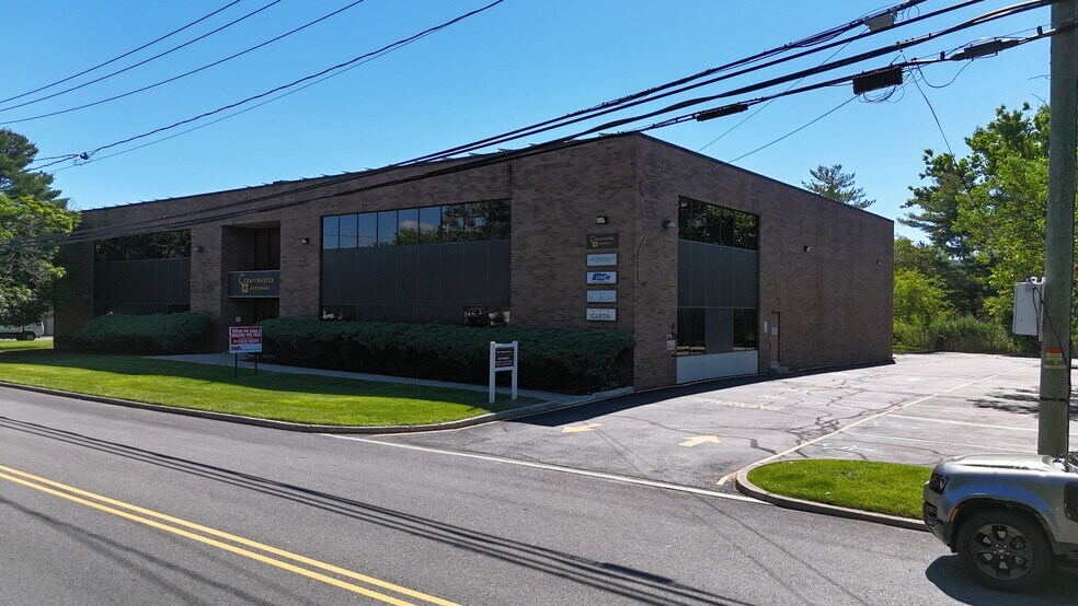 More Photos Of 190 Veterans Dr, Northvale Distribution For Sale