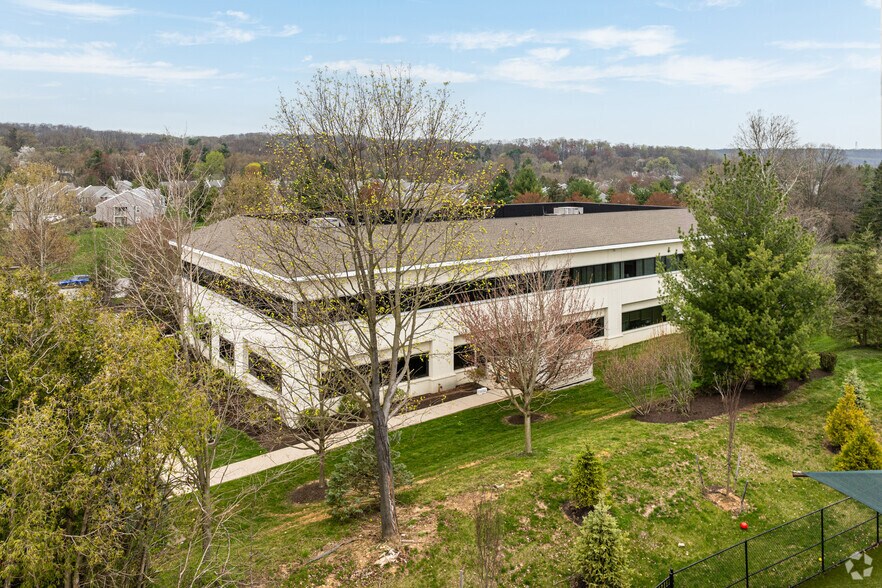 More Photos Of 390 Waterloo Blvd, Exton Medical For Sale