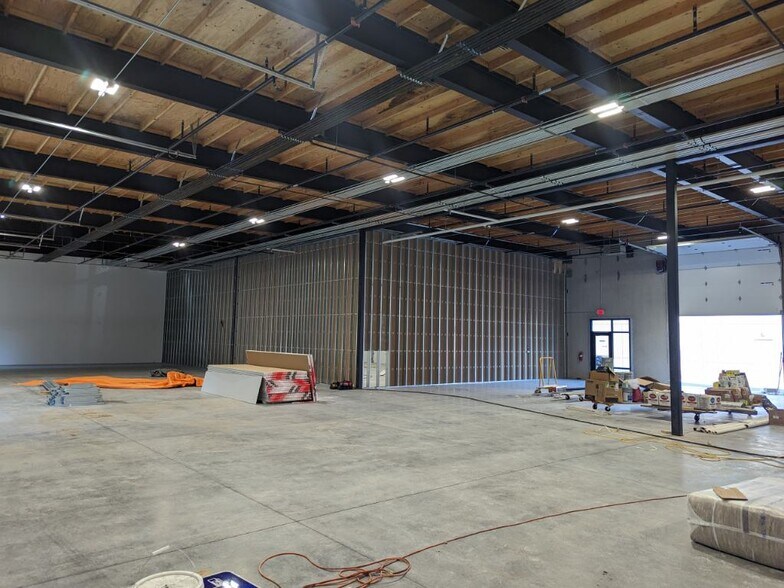 More Photos Of 6923 NW Friberg Strunk St, Camas Unknown For Lease