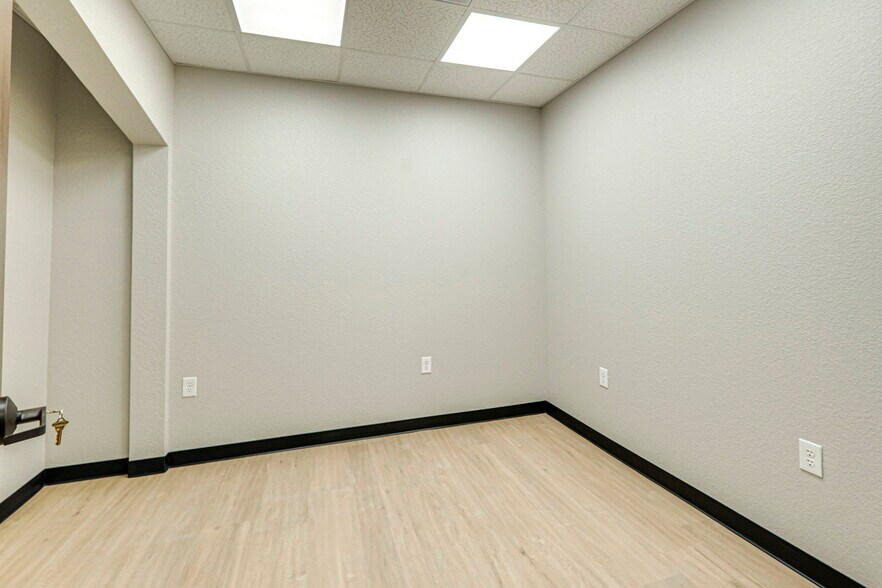 More Photos Of 16791 W Basin St, Odessa Warehouse For Sale