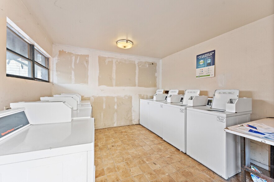 More Photos Of 1004 S Main St, Pasadena Apartments For Sale
