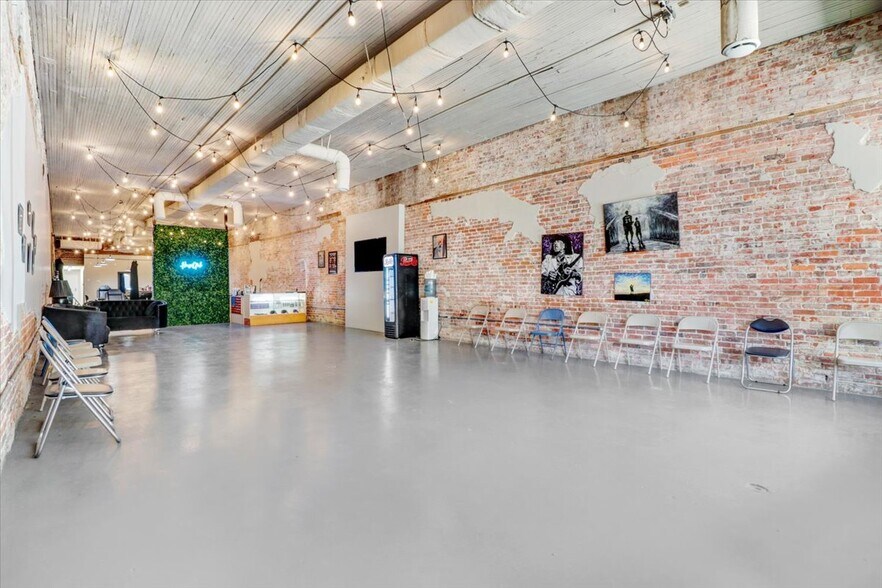 More Photos Of 111 N Queen St, Kinston Storefront For Sale