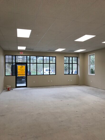 More Photos Of 489 Middlebury Rd, Middlebury Unknown For Lease