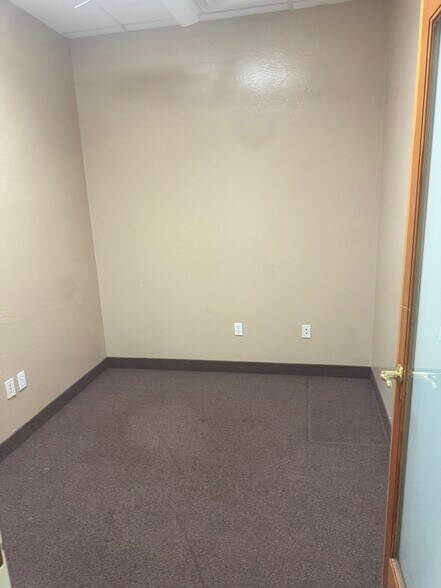 More Photos Of 116 N Lindsay Rd, Mesa Unknown For Lease