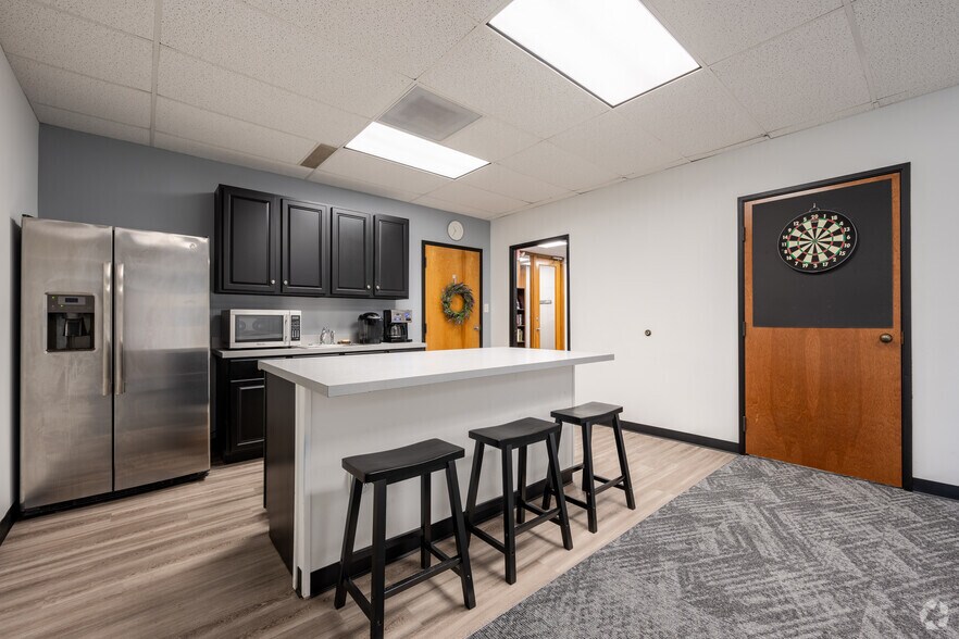 More Photos Of 11300 N Central Expy, Dallas Office For Lease