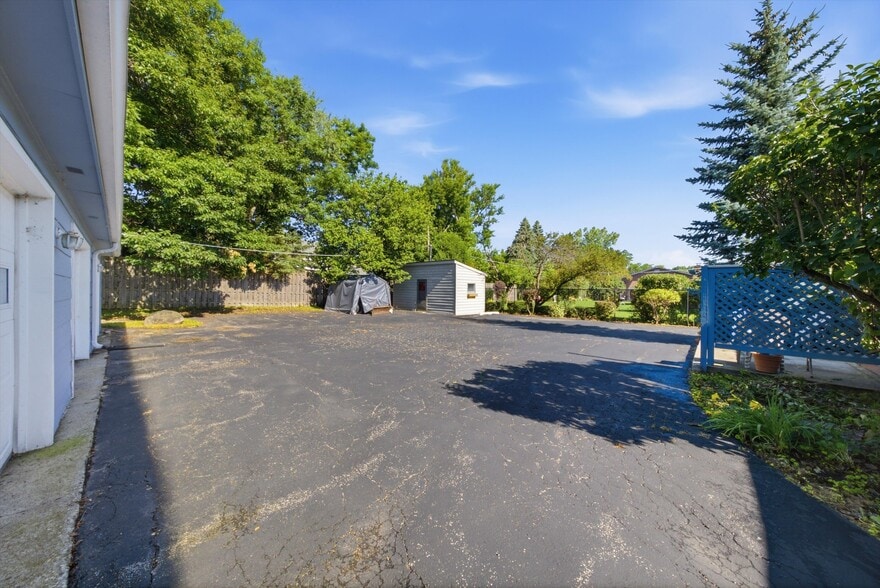 More Photos Of 34112 N Barron Blvd, Grayslake Flex For Sale