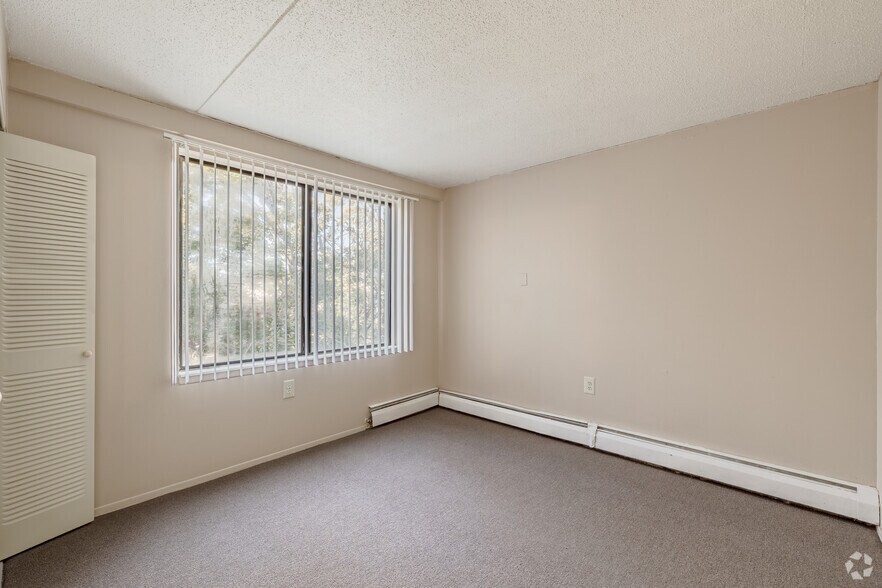 More Photos Of 1270 Electric Ave, Lincoln Park Apartments For Sale