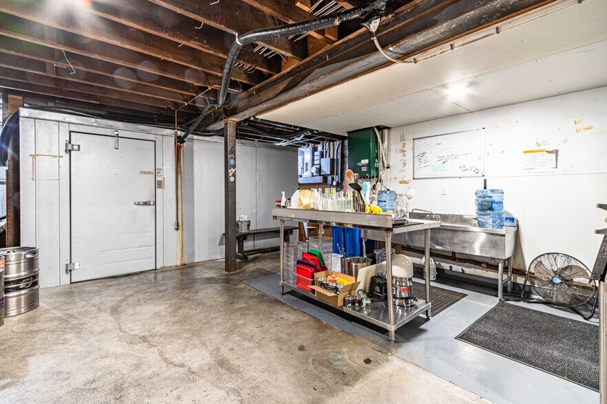 More Photos Of 2543-2545 24th St, San Francisco Storefront Retail Residential For Lease