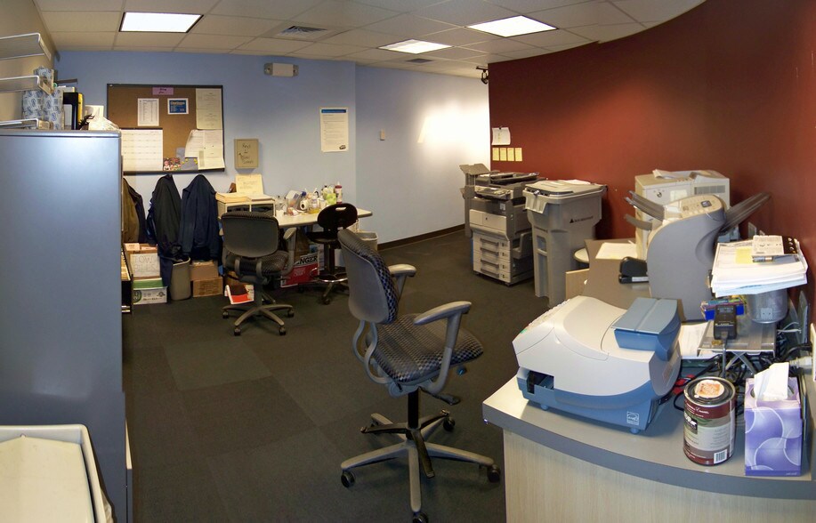 More Photos Of 7900 Hill Park Ct, Lorton Service For Lease