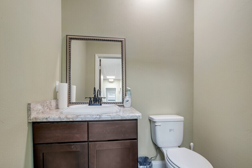 More Photos Of 3227-3229 Capital Medical Blvd, Tallahassee Office For Sale