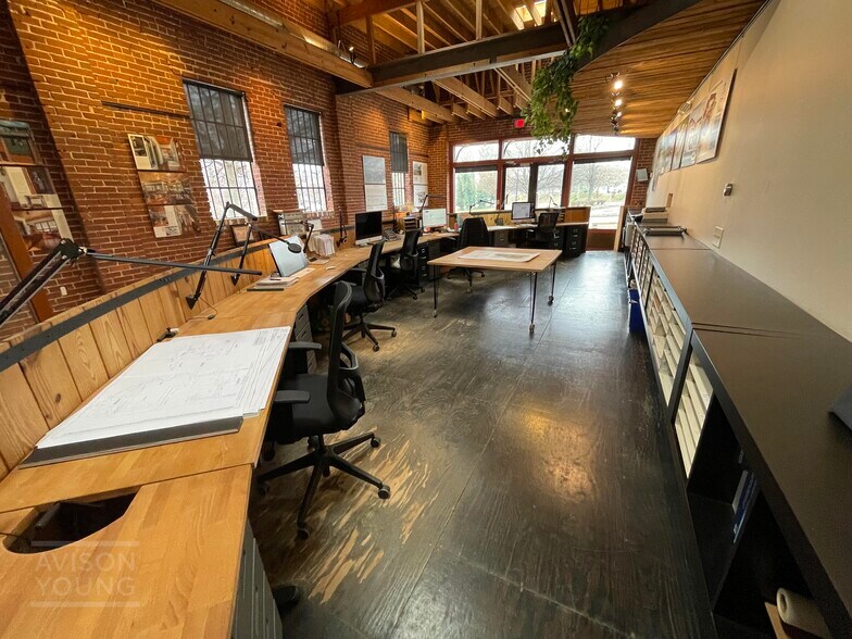 More Photos Of 1040 W Washington St, Greenville Office For Lease
