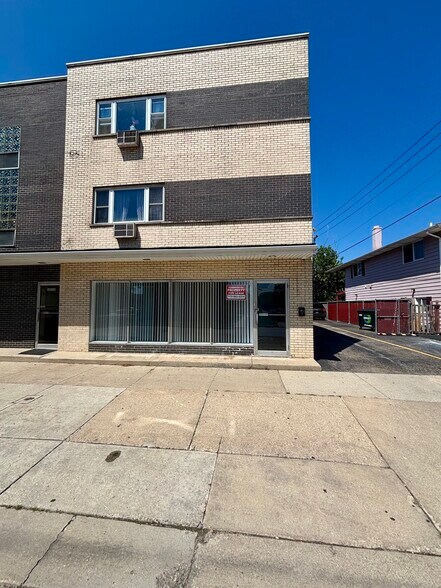More Photos Of 2052 Western Ave, Waukegan Storefront For Lease