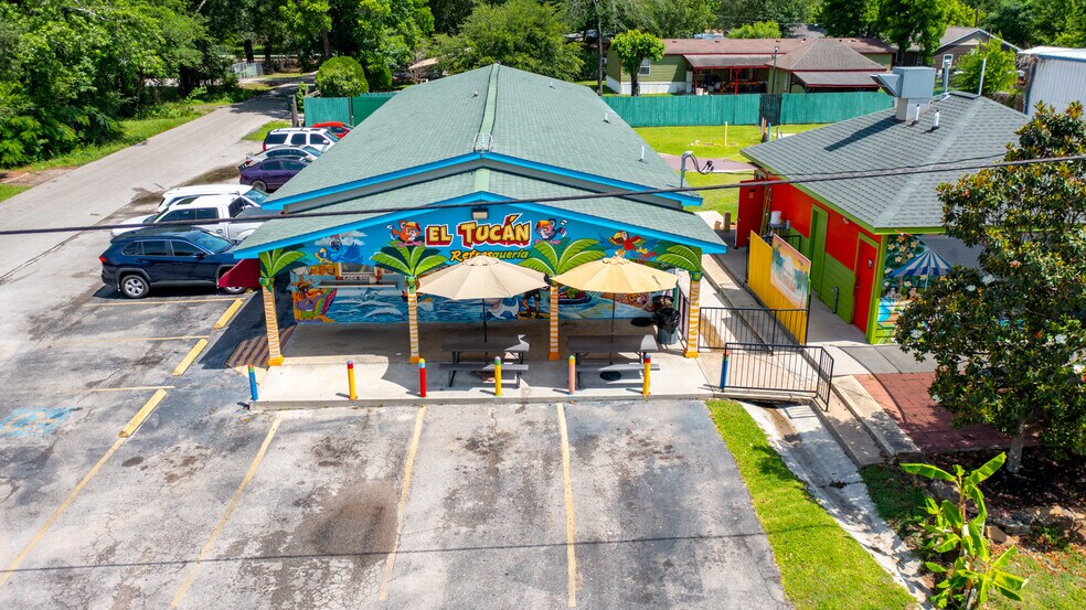 More Photos Of 518 Mill Ave, Conroe General Retail For Sale