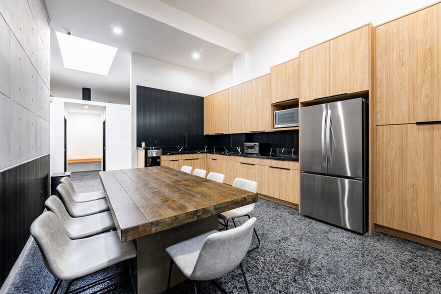 More Photos Of 203-215 N Victory Blvd, Burbank Office For Lease