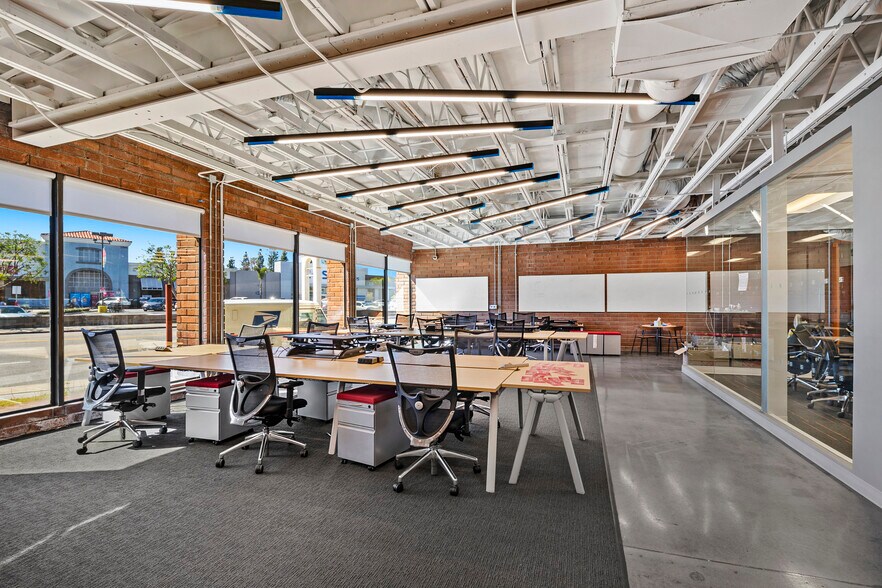 More Photos Of 17835 Ventura Blvd, Encino Medical For Sale